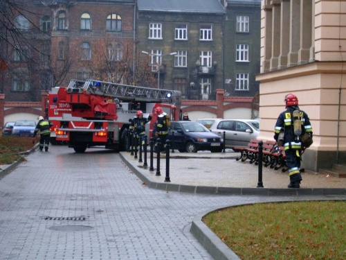 Alarm pożarowy w budynku głównym Akademii Ekonomicznej w Krakowie #StrażPożarna