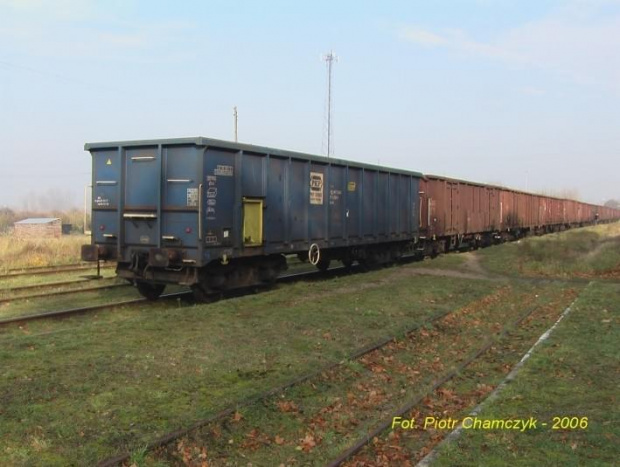 Czarnków - obecnie na stację dostarczane są wagony z miałem węglowym do zakładów Steico (dawniej Ekopłyta). Średnio co drugi dzień przyjażdza wahadło pełne i zabiera puste węglarki. #PKP #stacja #StacjaKolejowa #dworzec #Czarnków