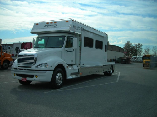 Freightliner Columbia Camper