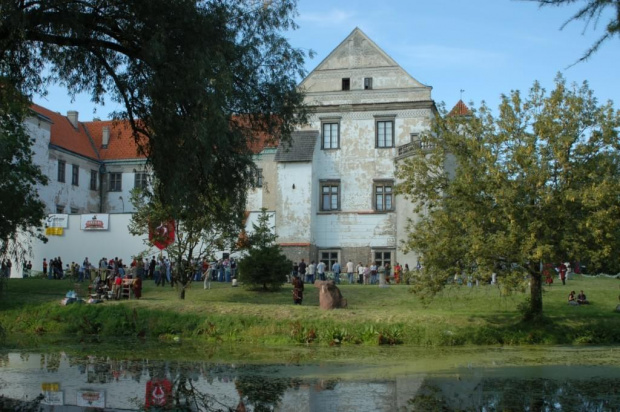 Już po raz trzeci stowarzyszenia i organizacje rycerskie z całej Polski mogły wziąć udział w szydlowieckim turnieju. Milosnicy dawnej broni mogli podziwiać nie tylko zabytki Szydlowca, ale i posłuchać oryginalnych pieni. Każdy taki turniej stanowi oka...