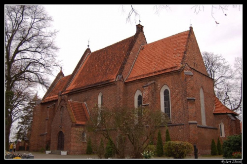 Kościół św. Jakuba Większego Apostoła w Głuszynie. Jest to jedna z najcenniejszych świątyń gotyckich w wielkopolsce. Ciekawym faktem jest to, iż od 1720 roku proboszczem parafi w Głuszynie był proboszcz kolegiaty Marii Magdaleny czyli poznańskiej fary.