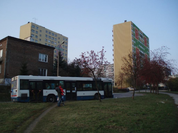 Mercedes-Benz O405N2 #2277 na ulicy Lipińskiego