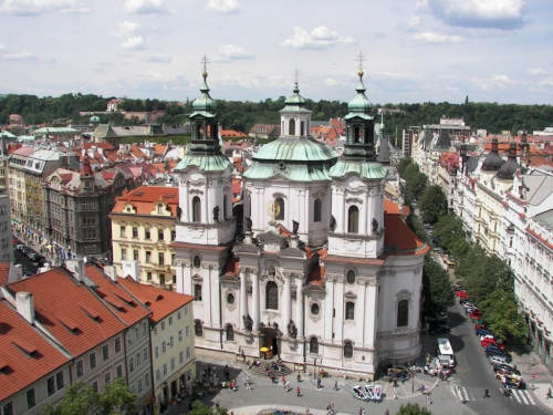 Widok z wieży ratuszowej na rynek Starego Miasta. #Praga #Rynek #Zegar #Ratusz #Miasto