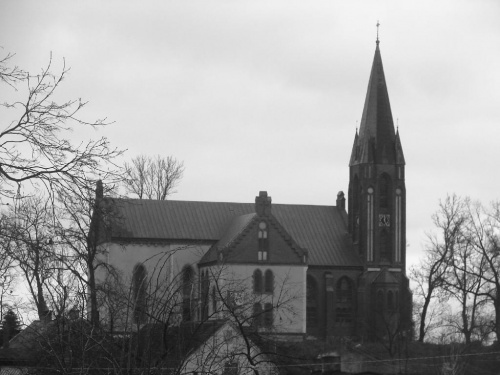 Główczyce - Kościół neogotycki, parafialny p.w. św. Piotra i Pawła, zbudowany w 1891 roku na miejscu starszego z połowy XVIII wieku