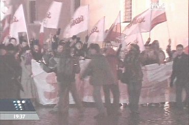 Specjalne wydanie głównych "Wiadomości" 13 grudnia 2006 roku - 25. rocznica ogłoszenia stanu wojennego.
www.TVPmaniak.tv.pl #tvp #tvp1 #wiadomości #gawryluk #dorota #StanWojenny #tvpmaniak