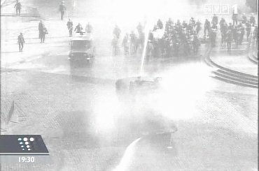 Specjalne wydanie głównych "Wiadomości" 13 grudnia 2006 roku - 25. rocznica ogłoszenia stanu wojennego.
www.TVPmaniak.tv.pl #tvp #tvp1 #wiadomości #gawryluk #dorota #StanWojenny #tvpmaniak