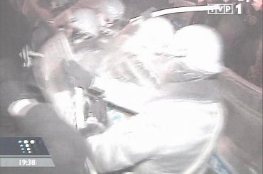 Specjalne wydanie głównych "Wiadomości" 13 grudnia 2006 roku - 25. rocznica ogłoszenia stanu wojennego.
www.TVPmaniak.tv.pl #tvp #tvp1 #wiadomości #gawryluk #dorota #StanWojenny #tvpmaniak