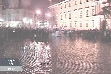 Specjalne wydanie głównych "Wiadomości" 13 grudnia 2006 roku - 25. rocznica ogłoszenia stanu wojennego.
www.TVPmaniak.tv.pl #tvp #tvp1 #wiadomości #gawryluk #dorota #StanWojenny #tvpmaniak