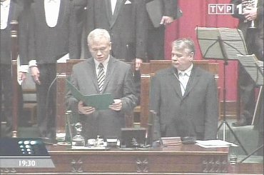 Specjalne wydanie głównych "Wiadomości" 13 grudnia 2006 roku - 25. rocznica ogłoszenia stanu wojennego.
www.TVPmaniak.tv.pl #tvp #tvp1 #wiadomości #gawryluk #dorota #StanWojenny #tvpmaniak