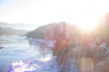 Zimowe słońce #Norwegia #natura #słonce #zima #śnieg #woda #rzeka #drzewa