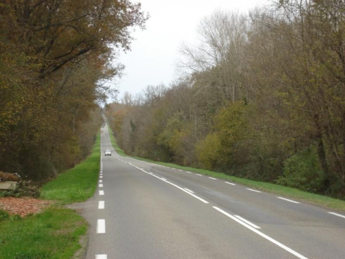 Laglorieuse - Polska Willa Samotna przy niesamotnej (wręcz bardzo ruchliwej) drodze departamentalnej D30, jakieś 3 km za Mont-de-Marsan