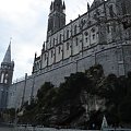 Lourdes - miejsce pielgrzymek z całego świata (Francuska Częstochowa). Zdjęcia z miasteczka oraz z Bazyliki na początku Grudnia