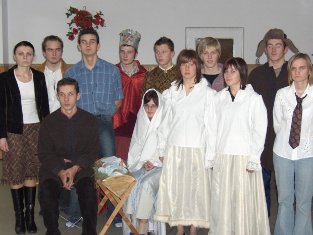 21 grudnia 2006 r. odbyła się w Internacie ZS w Sobieszynie uroczysta Wieczerza Wigilijna. Zgodnie z tradycją składaliśmy sobie życzenia, dzieliliśmy się opłatkiem, a później śpiewaliśmy kolędy. #Sobieszyn #Wigilia #Internat #AnnaGuz