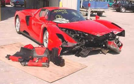 Jeden z pierwszych Ferrari Enzo ktore zostaly powaznie rozbite, za ten Enzo chca $409,660. Chyba ich pojebalo!? #WypadkiSamochodowe #Ferrari