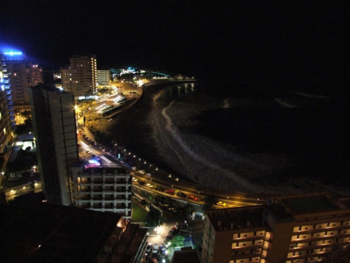 Pierwsza nocna przechadzka - widok na zatoczkę w Puerto de la Cruze #Teneryfa