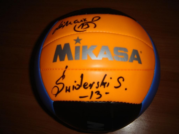 Oryginalna MIKASA z autografami m.in.: ŚWIDERSKIEGO i ŚWIENIEWICZ dla WOŚP na allegro!
http://aukcje.wosp.org.pl/show_user_auctions.php?uid=78304