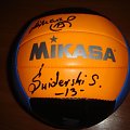 Oryginalna MIKASA z autografami m.in.: ŚWIDERSKIEGO i ŚWIENIEWICZ dla WOŚP na allegro!
http://aukcje.wosp.org.pl/show_user_auctions.php?uid=78304