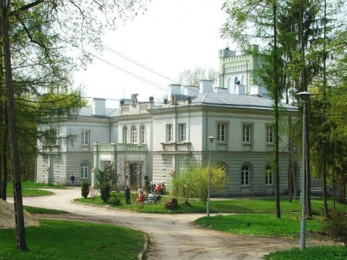 Celejów - pałac z XVIII w. obecnie dom opieki społecznej
