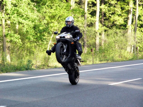 Oto kolejny dawca organów Tom pokazuje jak sie zawodowo jezdzi na baku przy 120 km/h hmmm (ładna pogoda) #rzeszów #motocykle