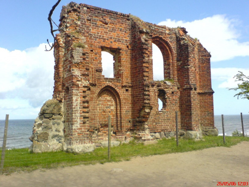 Trzęsacz #trzęsacz #Maj2006 #WybrzeżeRewalskie #BrzegKlifowy #RuinyKościoła #kościół #rewal #morze #bałtyk #urwisko #zabytek #gotyk