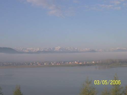 Tatry widoczne znad zalewu Czorsztyńskiego