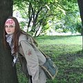 a my będziemy trzymać sięza ręce.